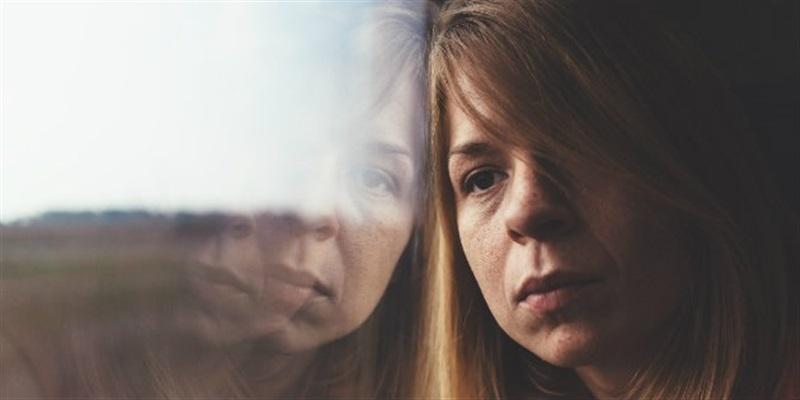 اما واقعاً چه راهکاری برای رهایی از افسردگی وجود دارد؟